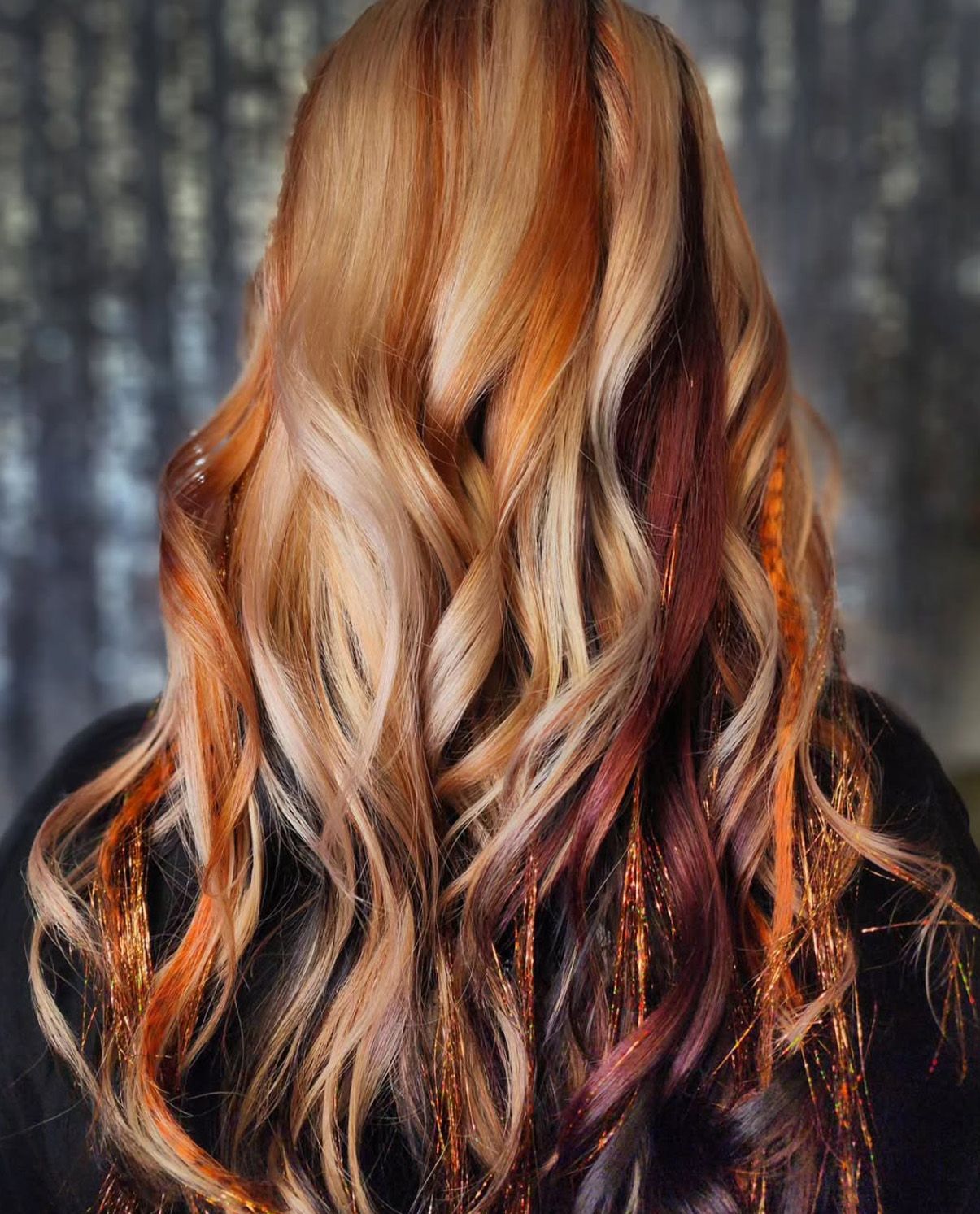 Calico Hair :la tendance des couleurs audacieuses qui envahit l’été 2024 