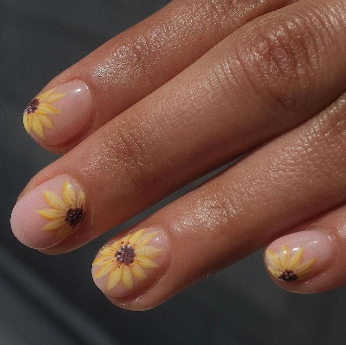 Unhas de girassol:a tendência mais quente de manicure de verão 