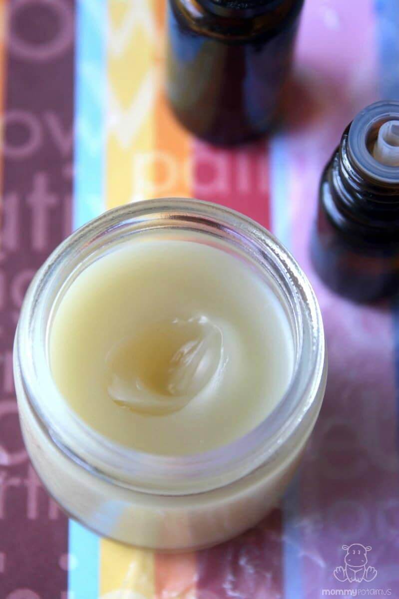Receita DIY totalmente natural para vaporização e óleos essenciais seguros para crianças 