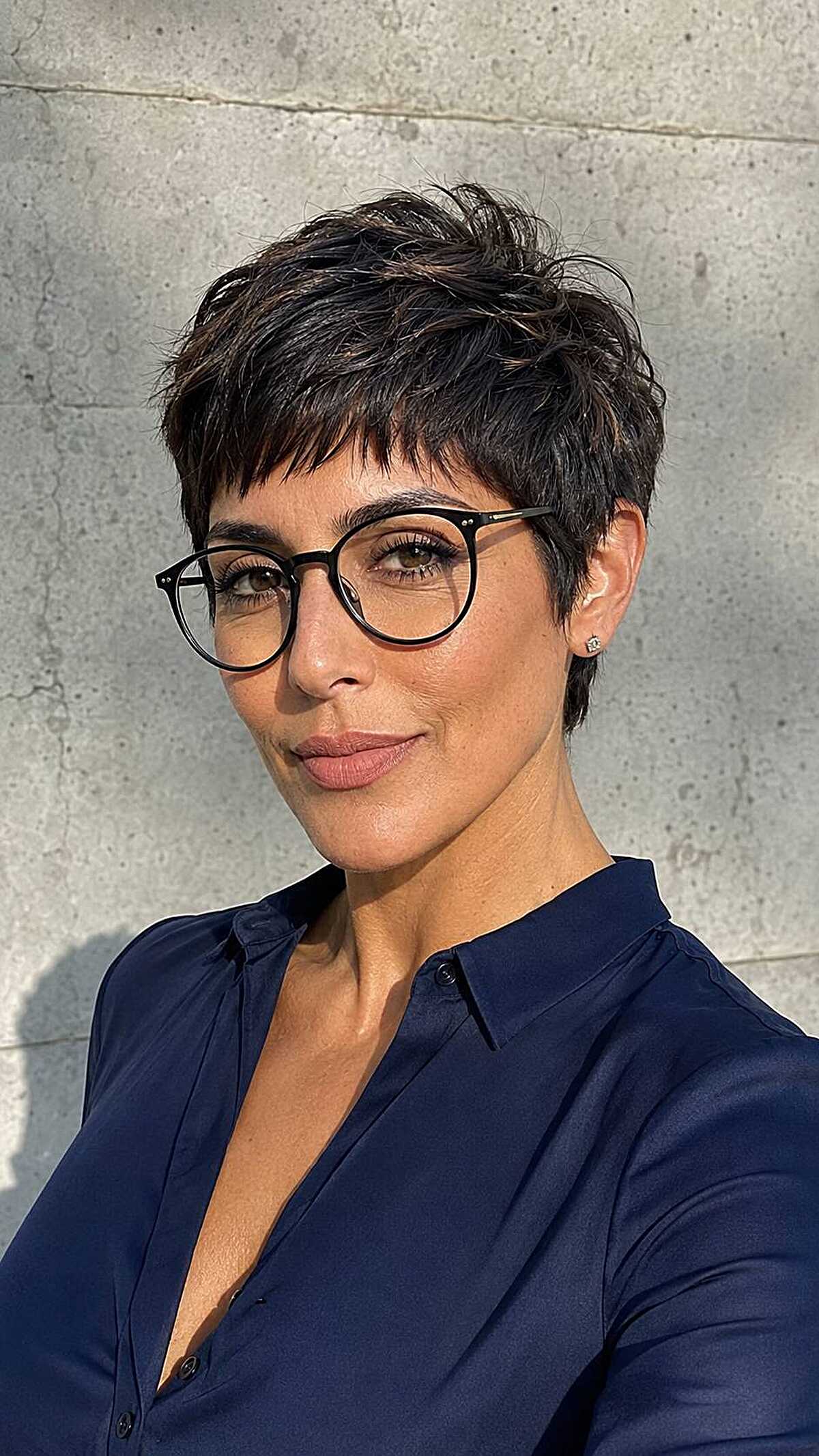 25 Chic Pixie Cuts som lyfter glasögonen—tidlösa stilar för alla åldrar 