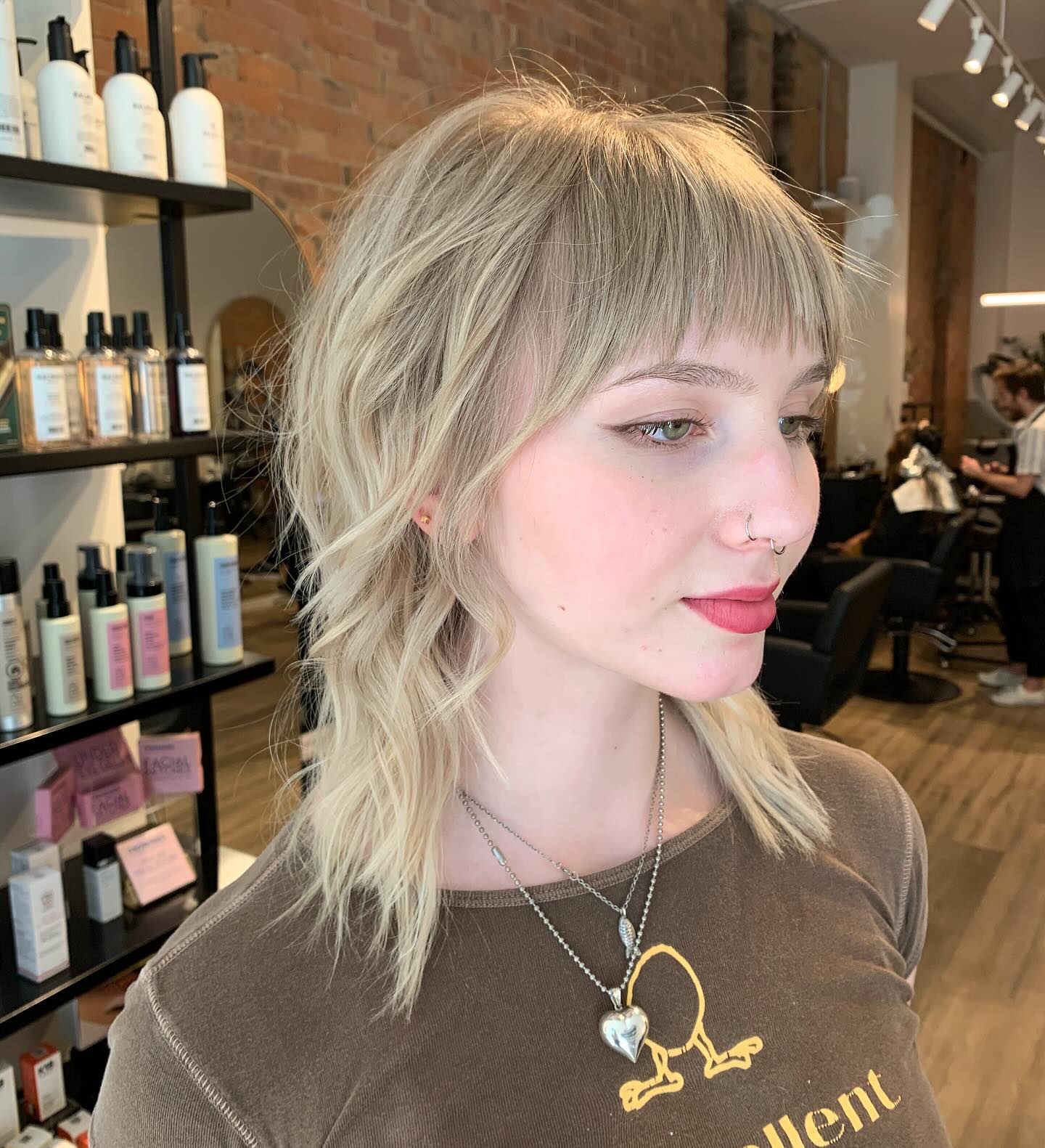 Topp 25 axellånga klippningar för tunt hår för att omedelbart lägga till volym och textur