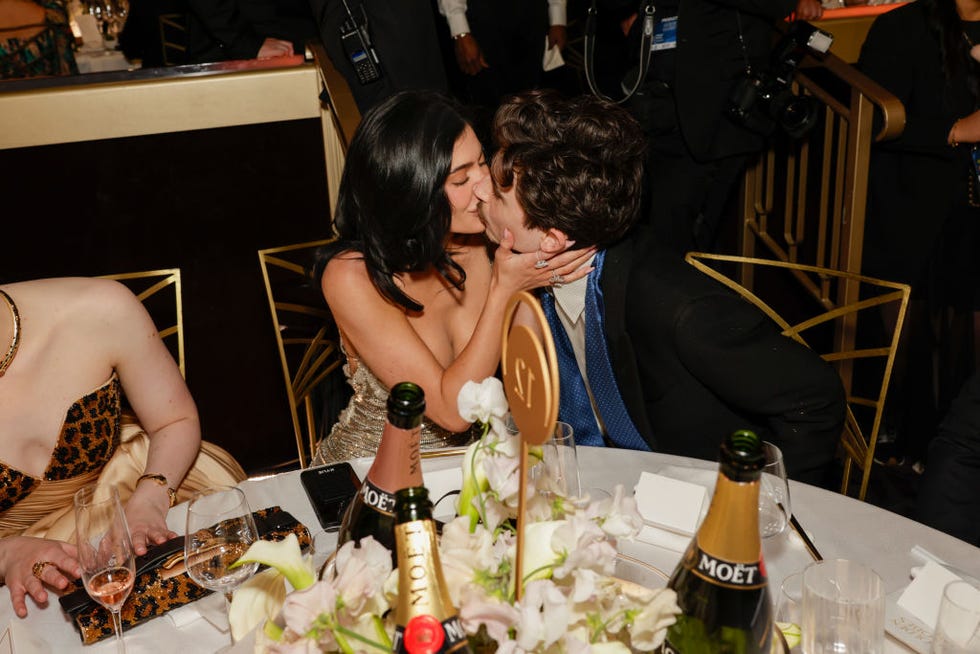 Kylie Jenner &Timothée Chalamets Golden Globes Kiss signalerar ett nytt kapitel